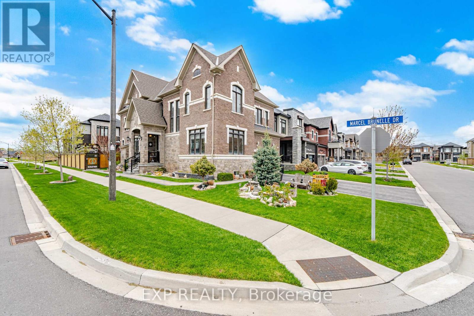 13 Arksey Street, Whitby, Ontario  L1P 0G5 - Photo 2 - E13116672