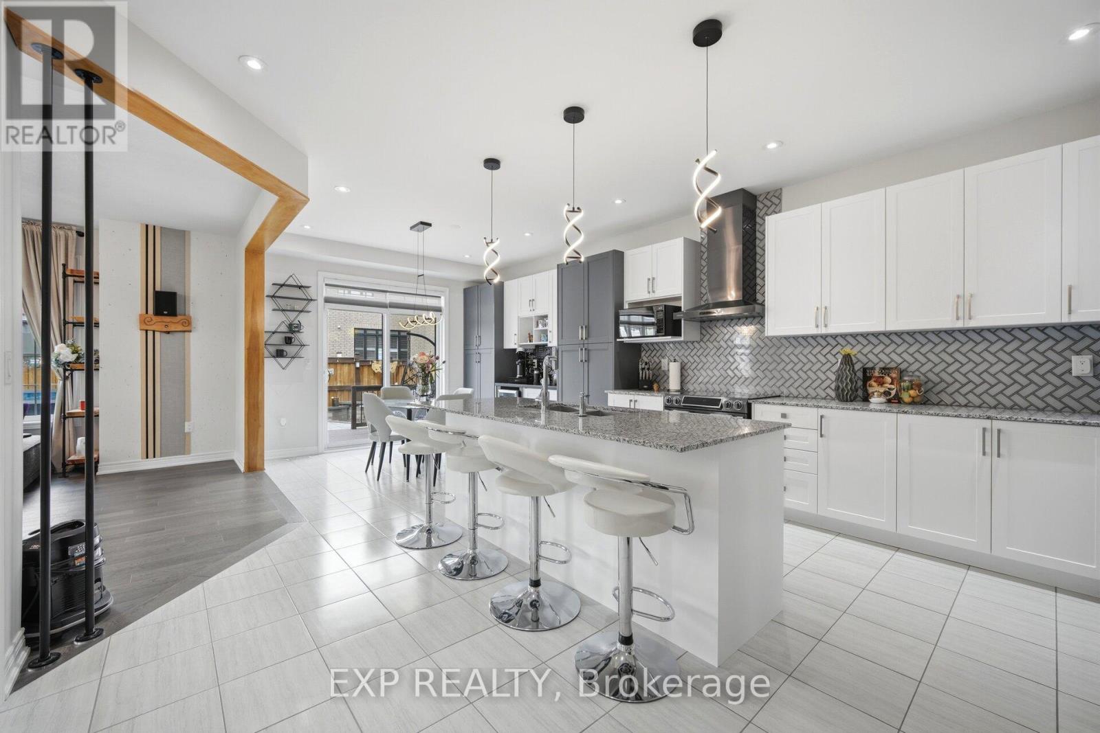 13 Arksey Street, Whitby, Ontario  L1P 0G5 - Photo 8 - E13116672