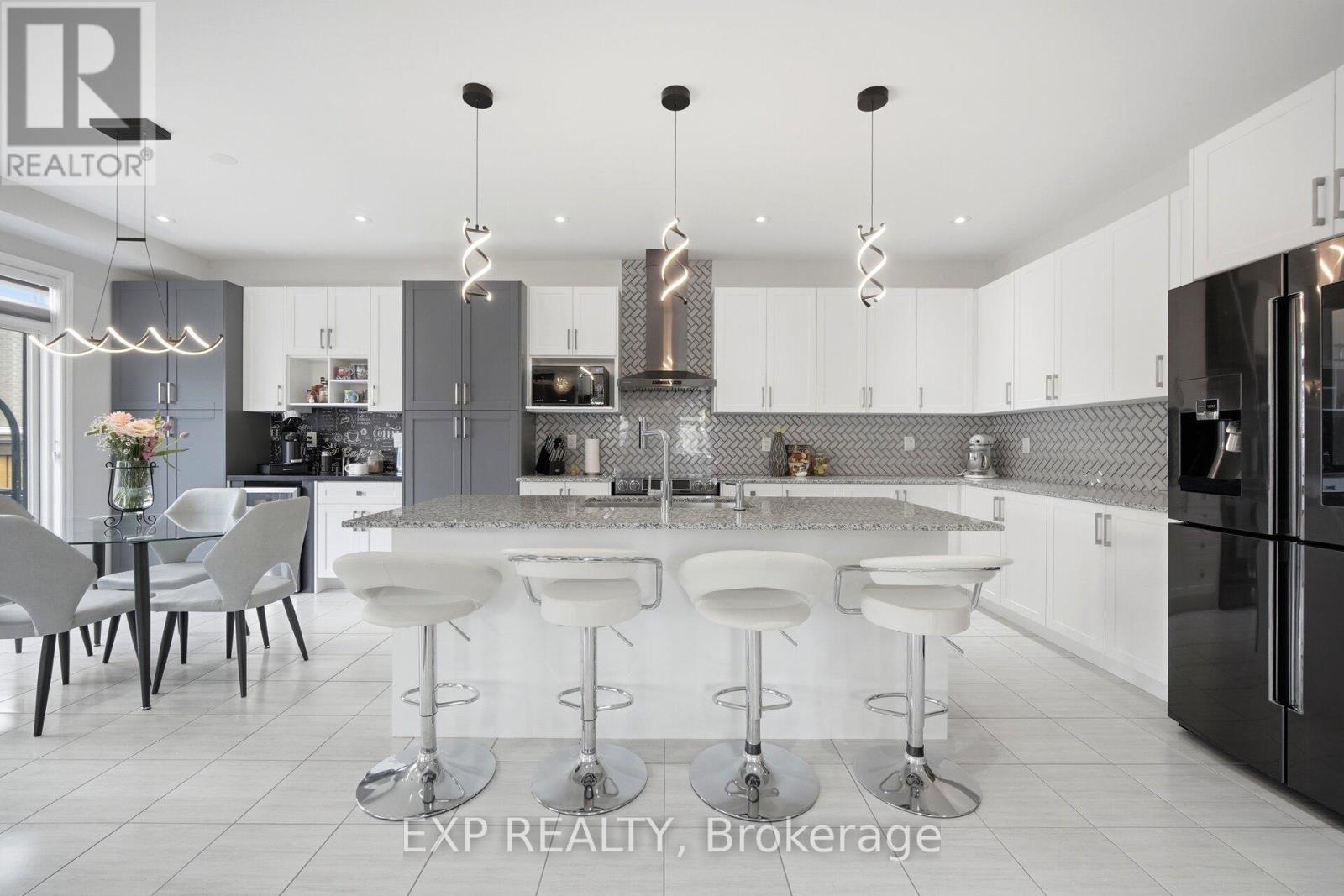 13 Arksey Street, Whitby, Ontario  L1P 0G5 - Photo 9 - E13116672