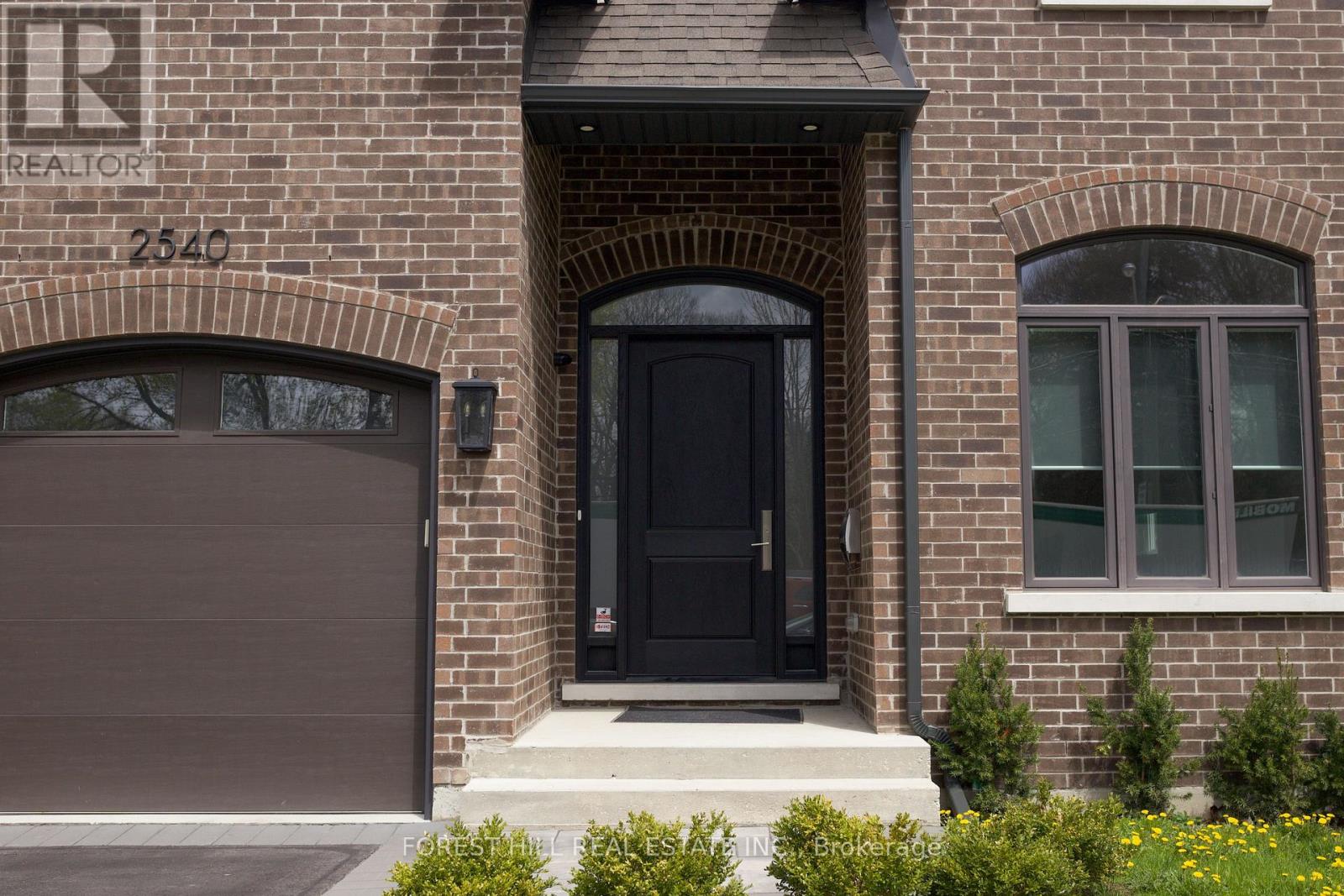 2540 St Clair Avenue E, Toronto, Ontario  M4B 1M1 - Photo 2 - E13116780