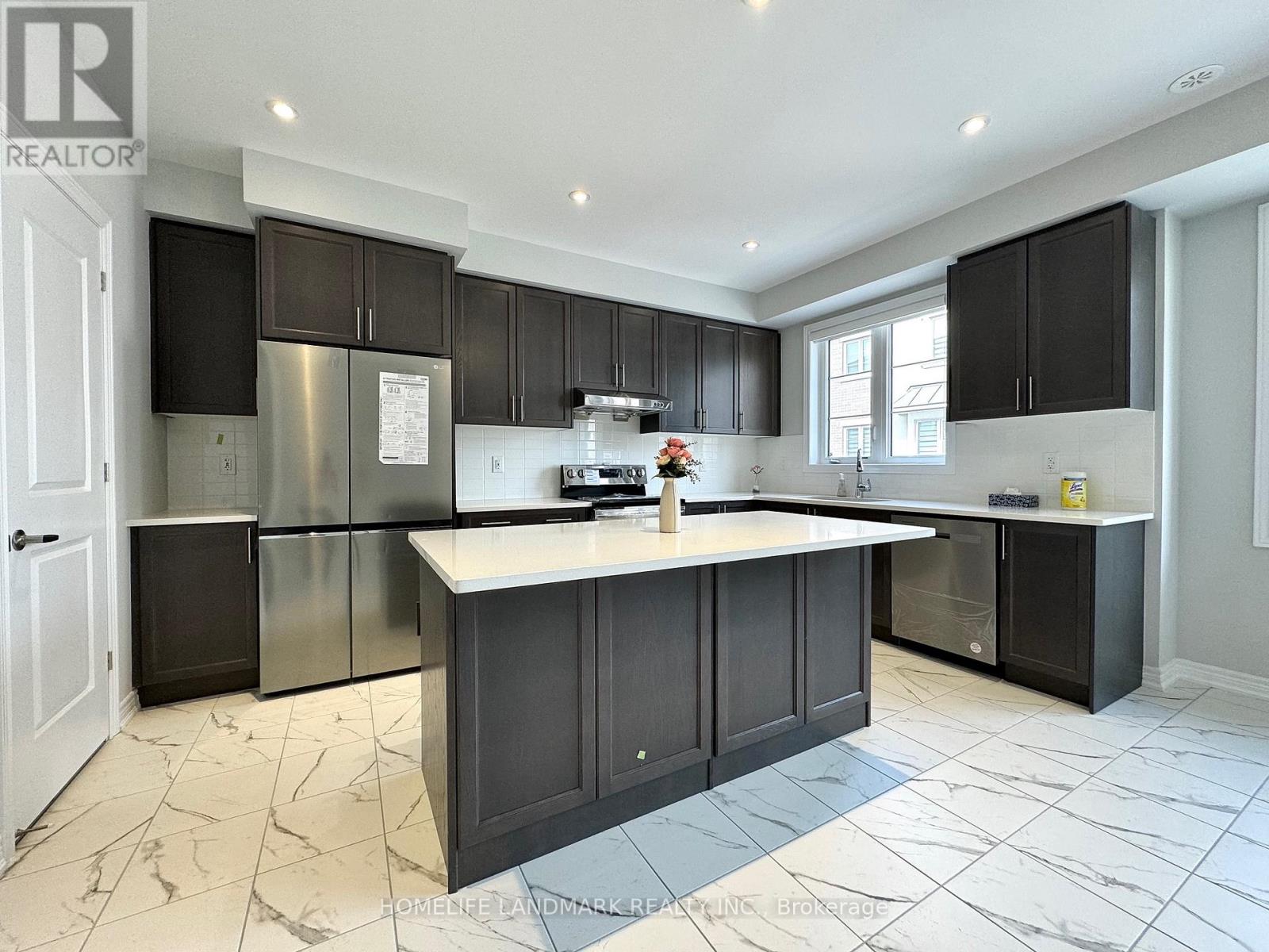 226 Rustle Woods Avenue, Markham, Ontario  L6B 1R3 - Photo 5 - N13116674