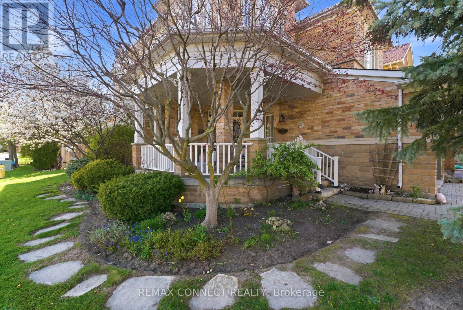 16 White Cedar Drive, Markham, Ontario  L3S 4B6 - Photo 6 - N13116868
