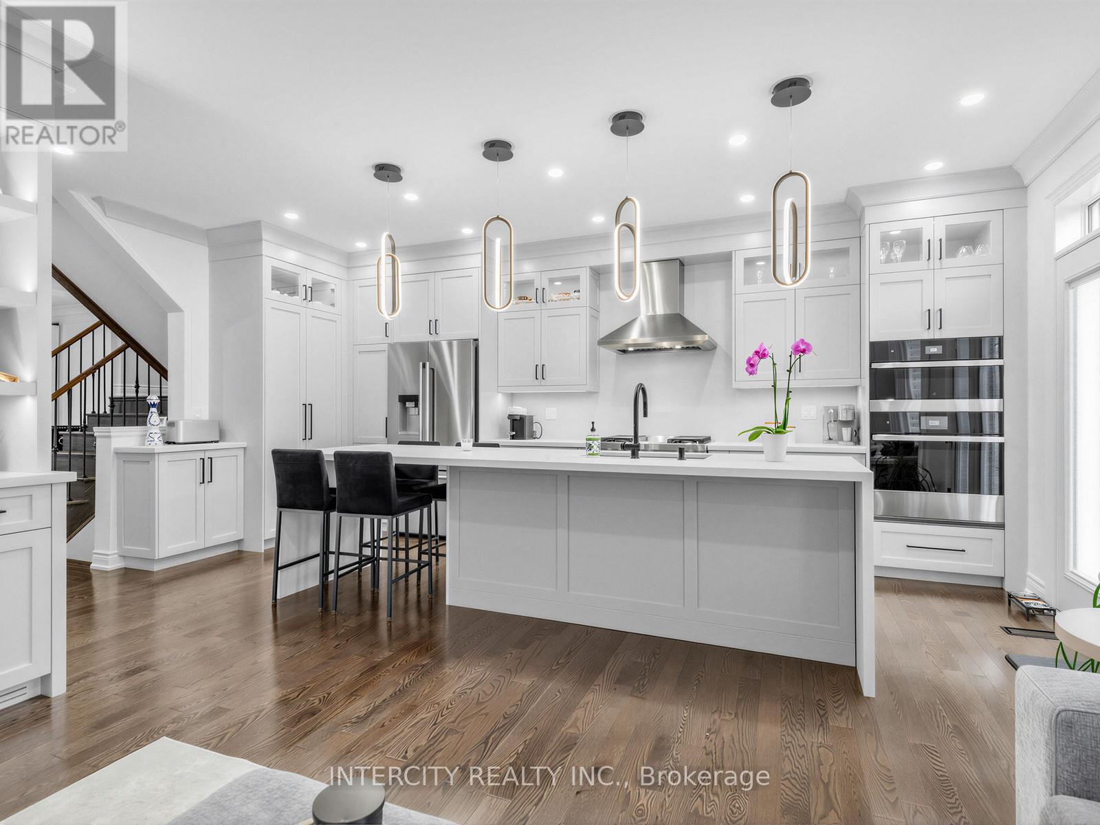 322 MOODY DRIVE, Vaughan, Ontario