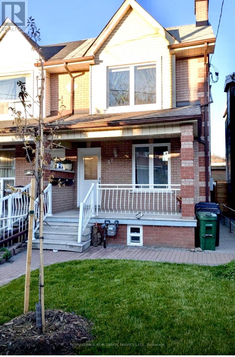 MAIN FLOOR - 37 GILLESPIE AVENUE, Toronto, Ontario