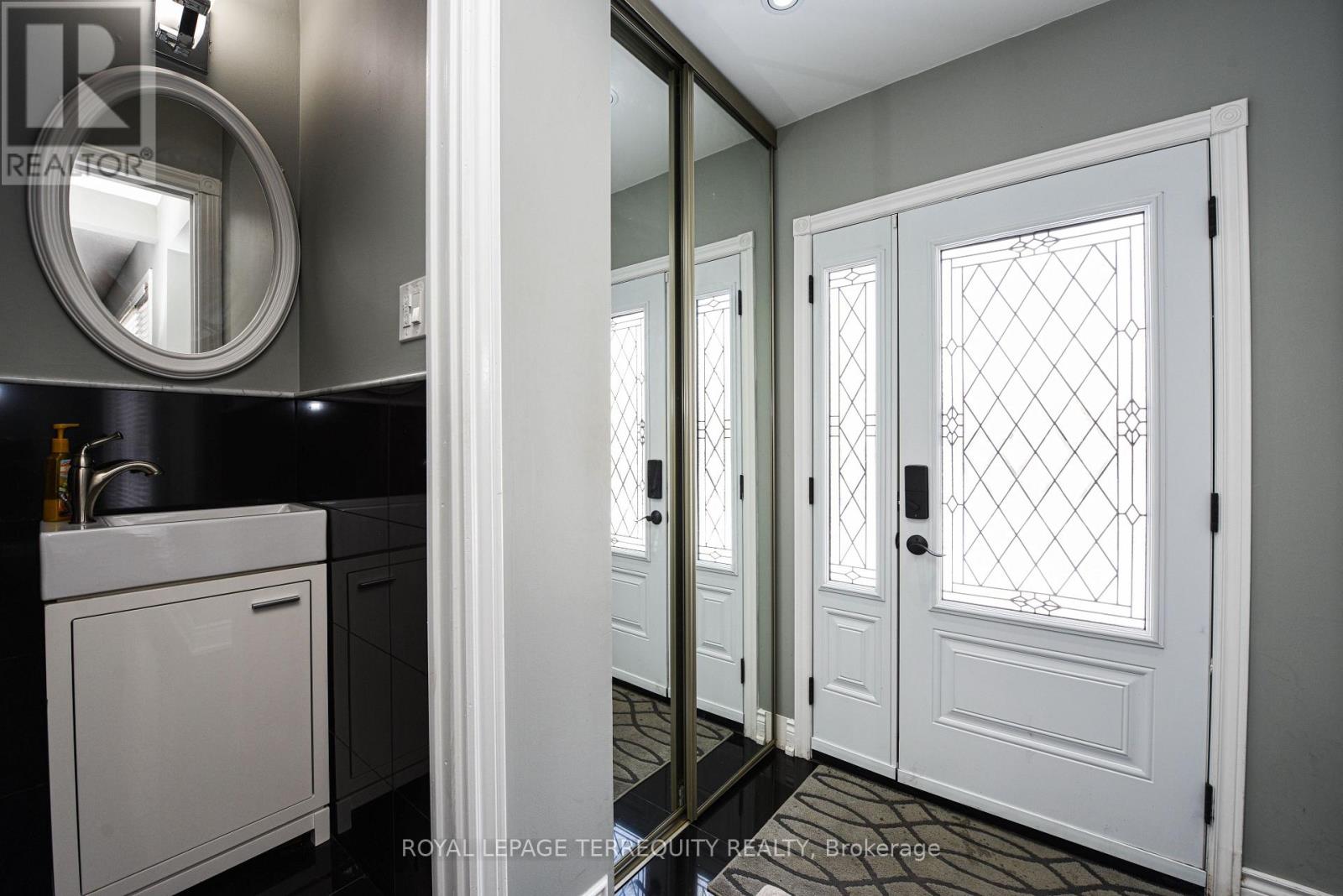 48 Montjoy Crescent, Brampton (Central Park), Ontario  L6S 3E7 - Photo 3 - W13116598