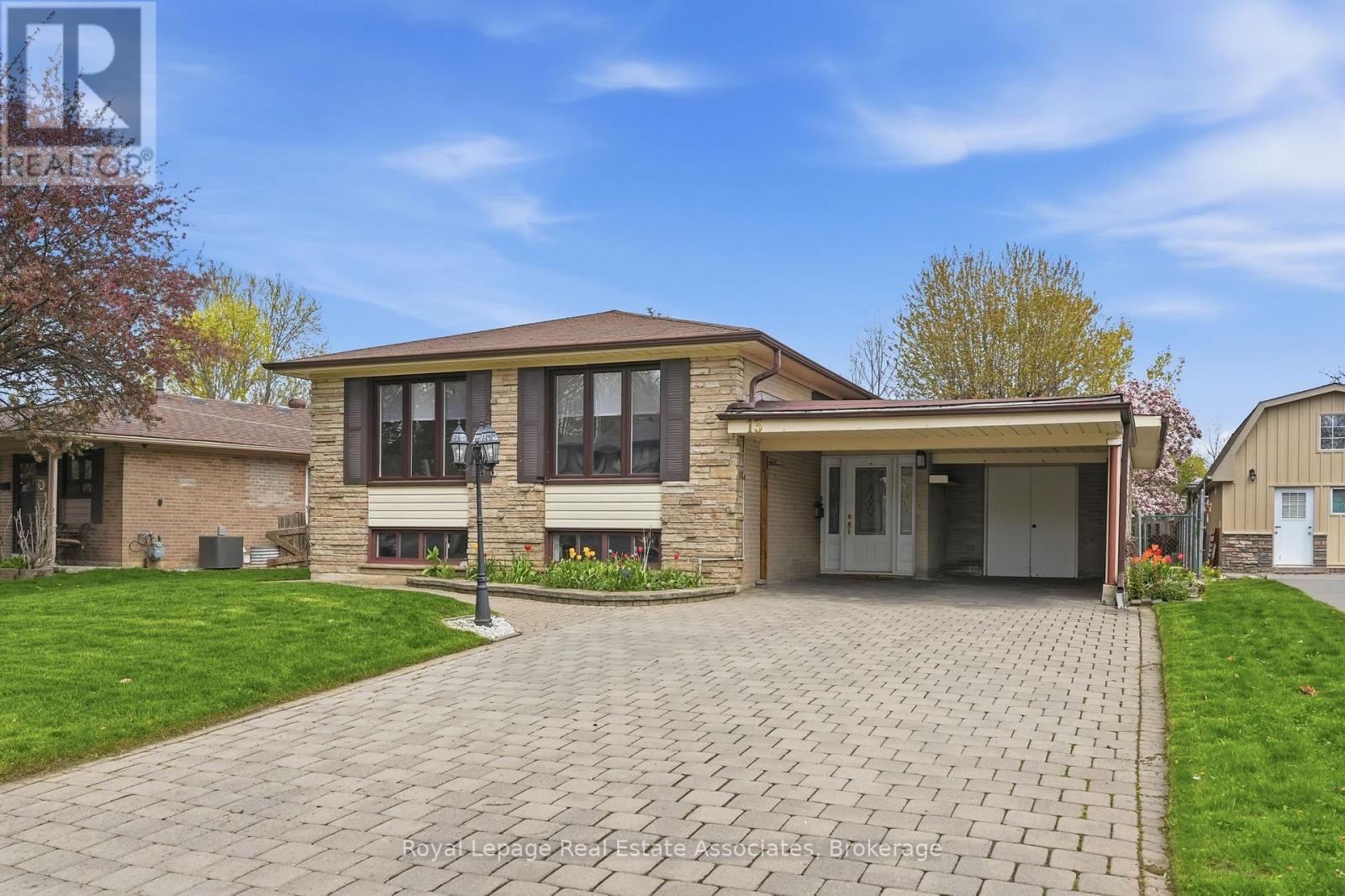 13 FERNDALE CRESCENT, Brampton, Ontario