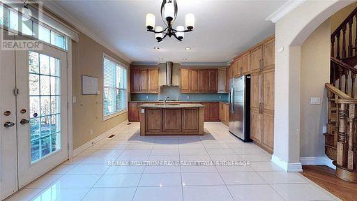 745 Merlot Court, Mississauga, Ontario  L5H 4M4 - Photo 7 - W13116634