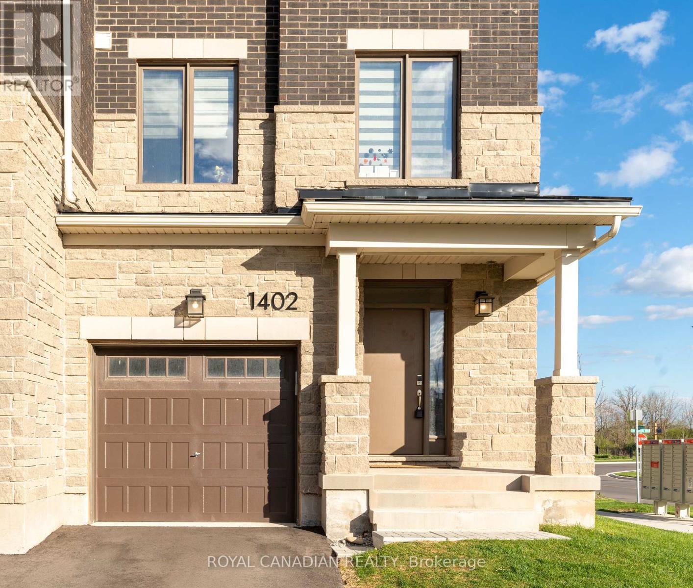 1402 Kaniv Street, Oakville, Ontario  L6M 5P3 - Photo 2 - W13116694