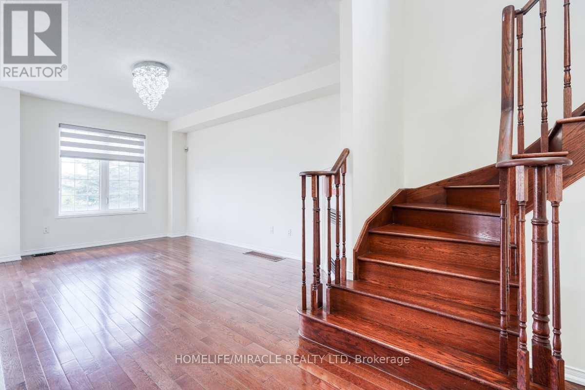 37 Sussexvale Drive, Brampton, Ontario  L6R 3R5 - Photo 7 - W13116730