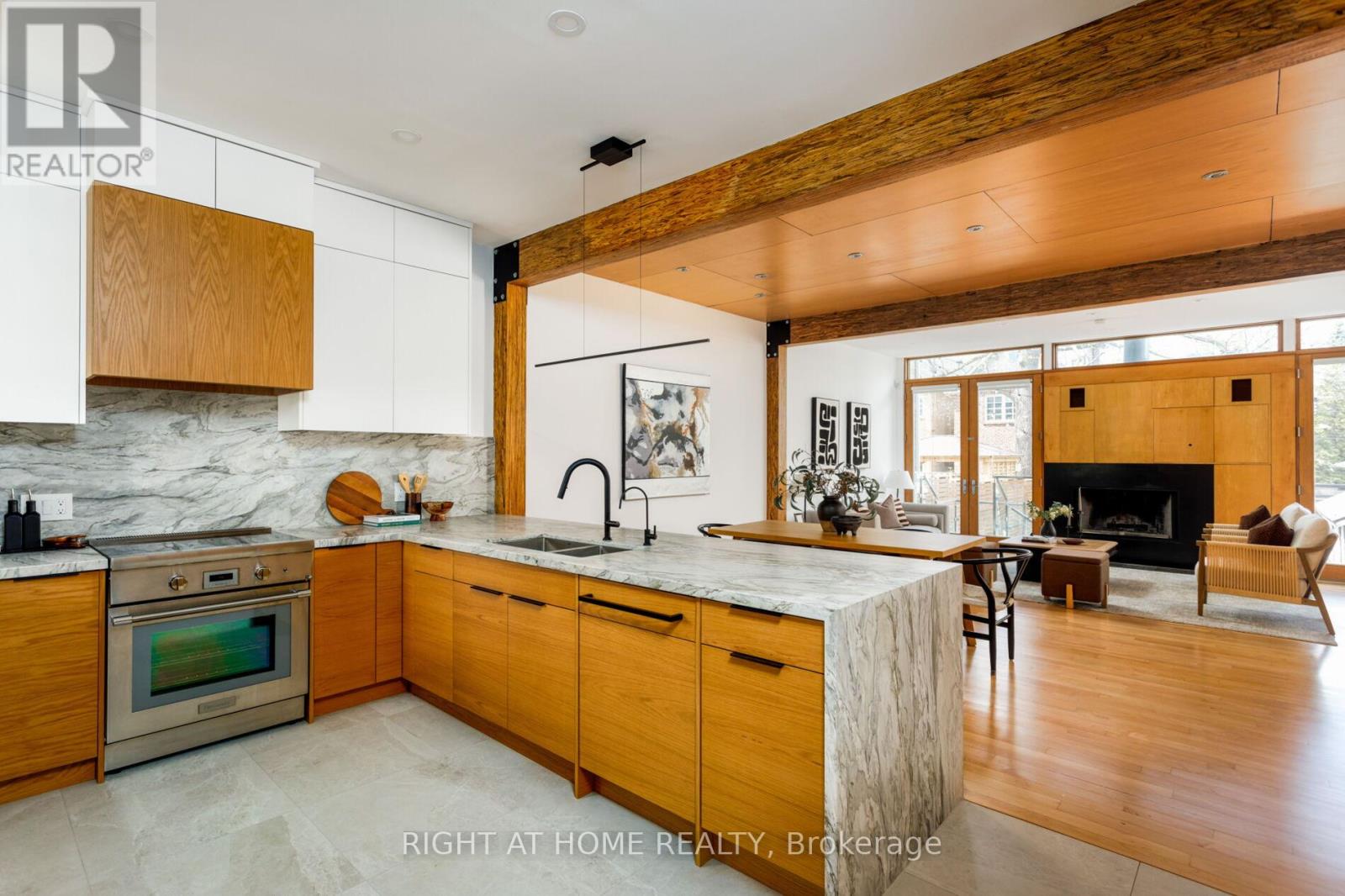 16 MARQUIS AVENUE, Toronto, Ontario