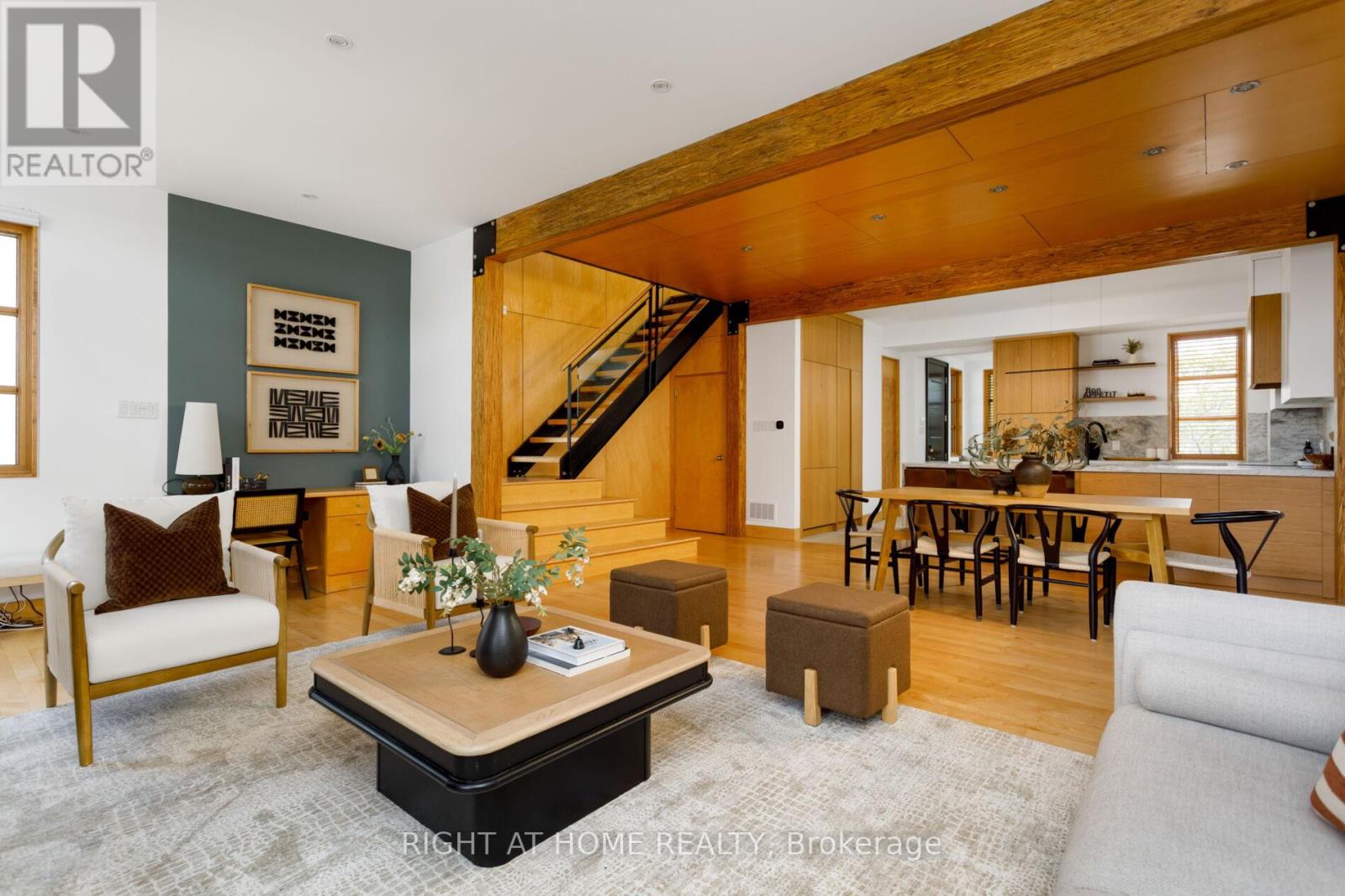 16 Marquis Avenue, Toronto, Ontario  M8X 1V4 - Photo 2 - W13116782