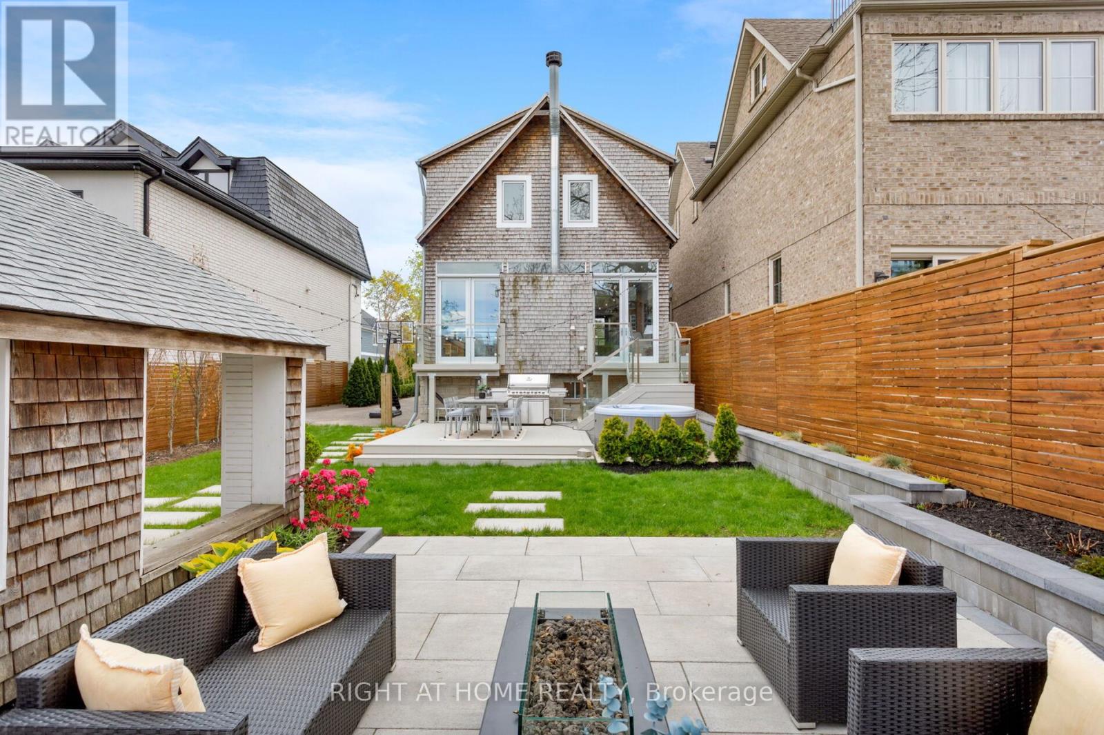 16 Marquis Avenue, Toronto, Ontario  M8X 1V4 - Photo 23 - W13116782