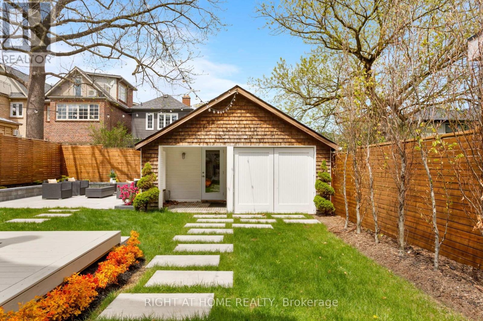16 Marquis Avenue, Toronto, Ontario  M8X 1V4 - Photo 24 - W13116782