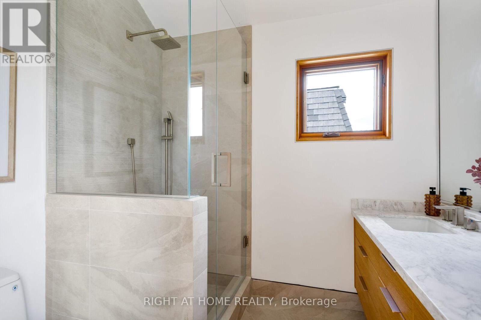 16 Marquis Avenue, Toronto, Ontario  M8X 1V4 - Photo 26 - W13116782