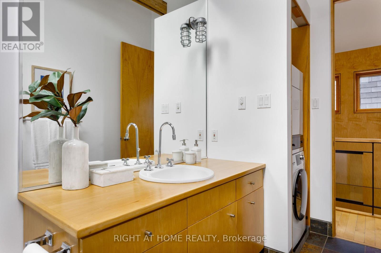 16 Marquis Avenue, Toronto, Ontario  M8X 1V4 - Photo 32 - W13116782