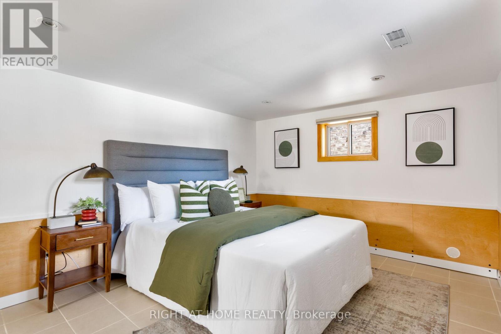 16 Marquis Avenue, Toronto, Ontario  M8X 1V4 - Photo 44 - W13116782