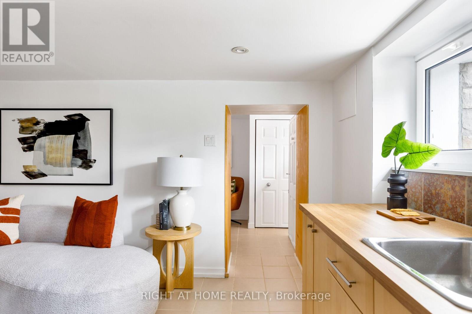 16 Marquis Avenue, Toronto, Ontario  M8X 1V4 - Photo 46 - W13116782