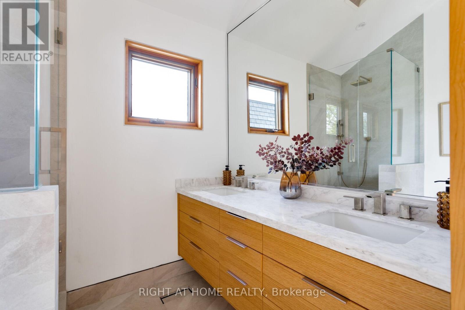 16 Marquis Avenue, Toronto, Ontario  M8X 1V4 - Photo 48 - W13116782