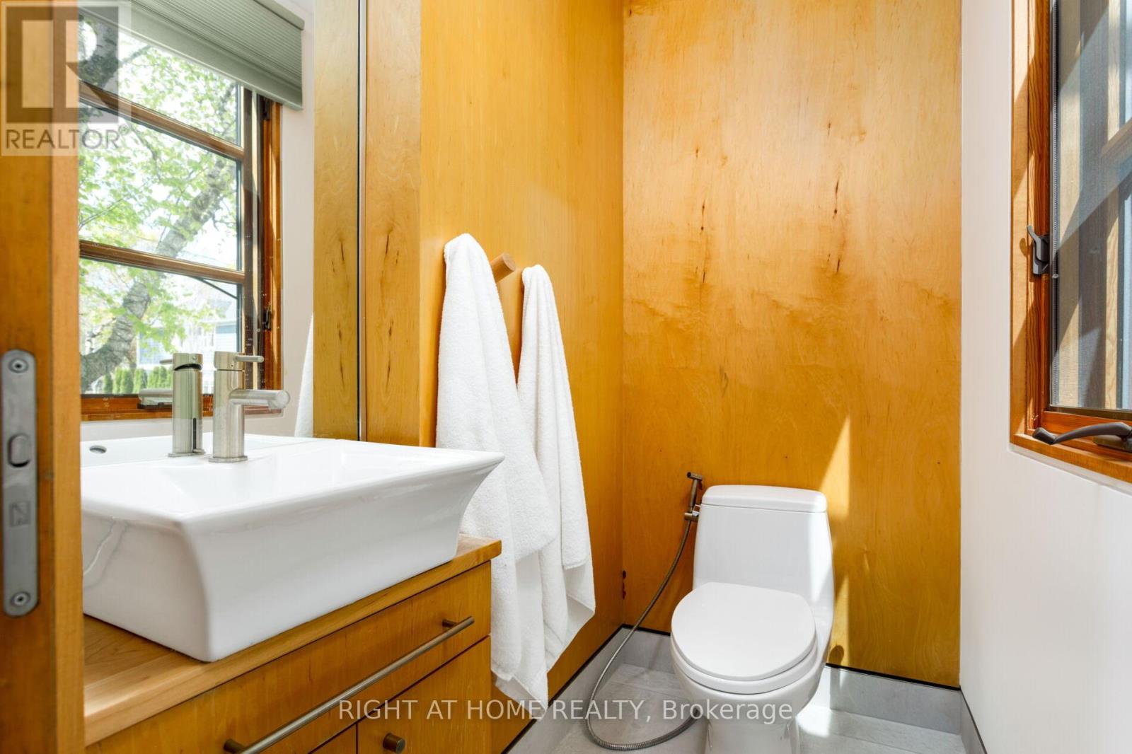 16 Marquis Avenue, Toronto, Ontario  M8X 1V4 - Photo 6 - W13116782
