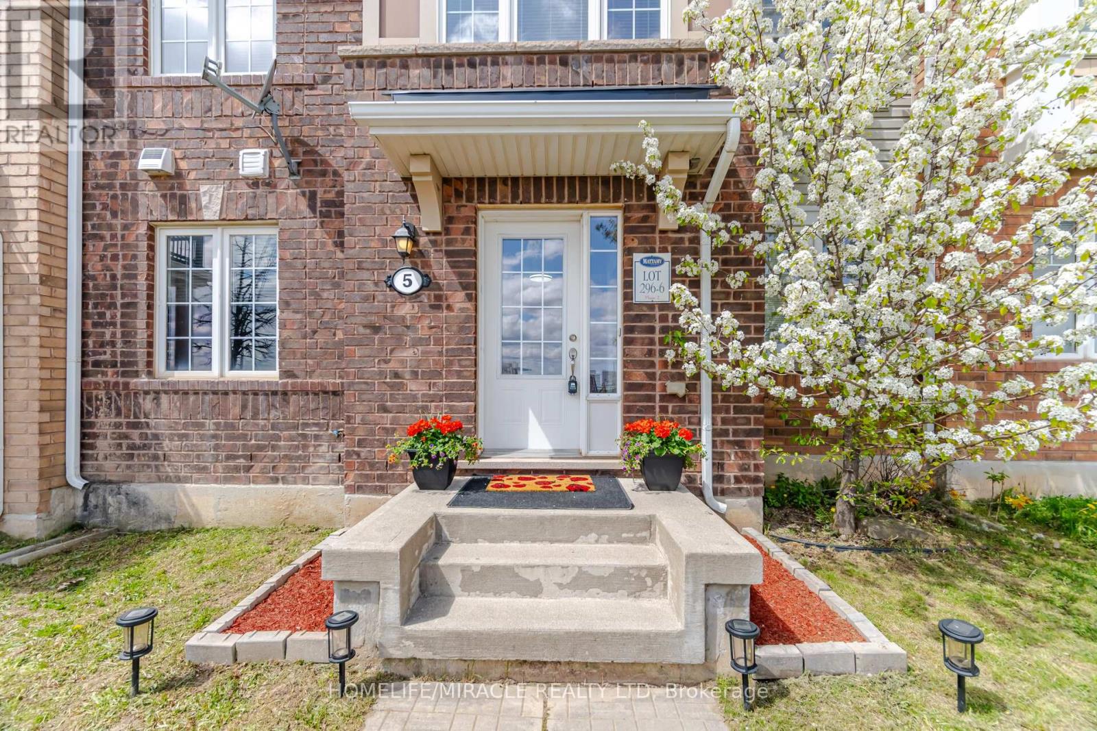 5 Veterans Drive, Brampton, Ontario  L7A 0T8 - Photo 3 - W13116844