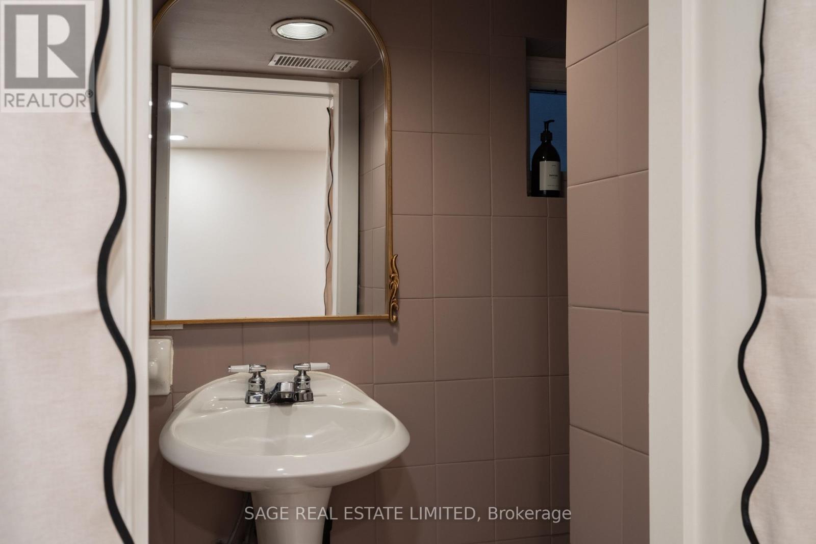 12 Via Italia, Toronto, Ontario  M6H 3R2 - Photo 24 - W13116982