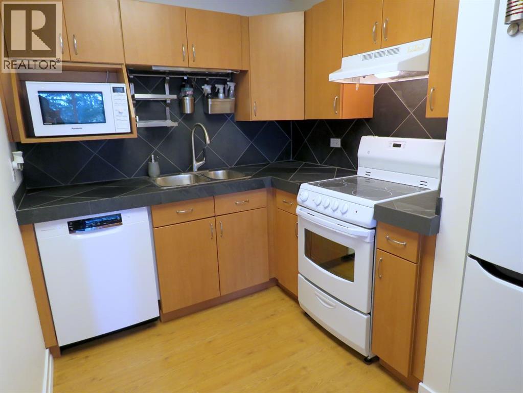 204, 328 Cedar Crescent SW, Calgary, Alberta  T3C 2Y8 - Photo 4 - A2280165