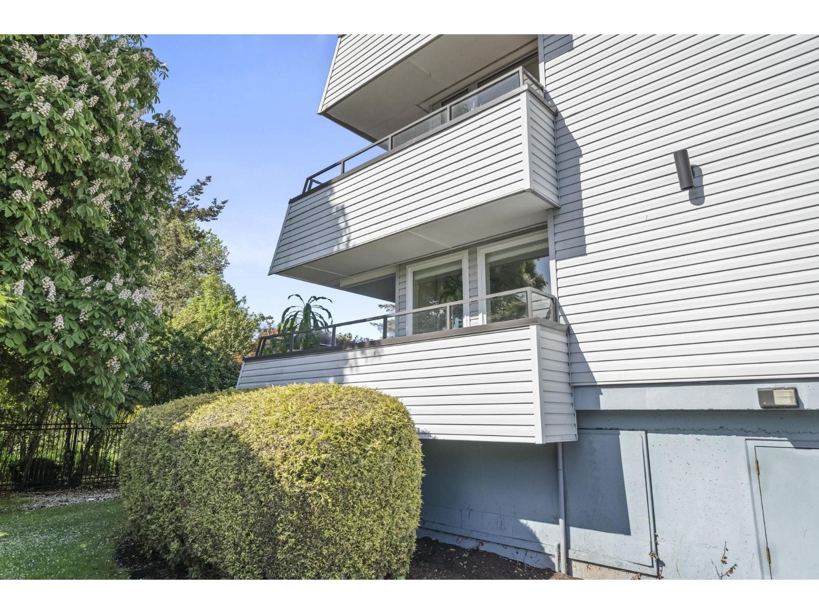 112 1341 George Street, White Rock, British Columbia  V4B 4A1 - Photo 3 - R3122521