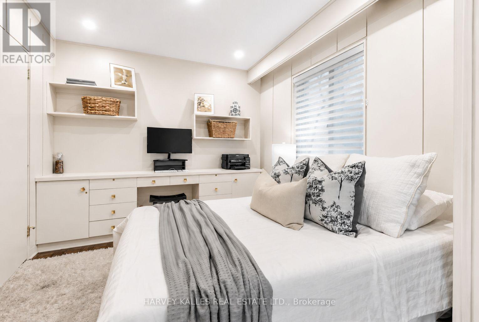 71 Prue Avenue, Toronto, Ontario  M6B 1R6 - Photo 28 - C13101780