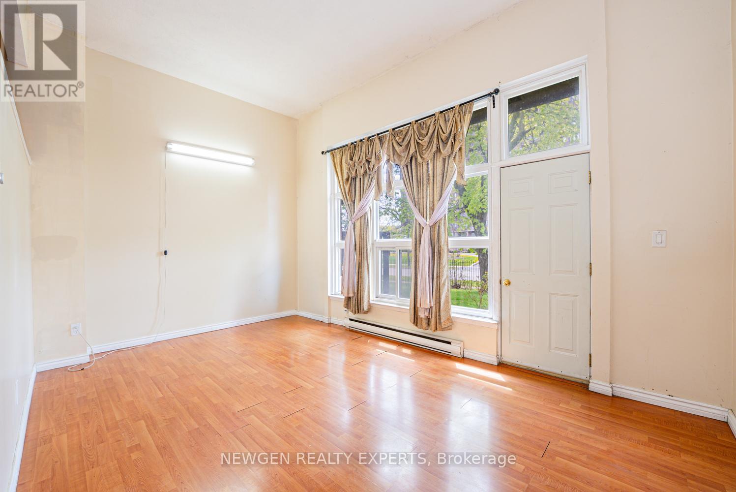 27 Briar Path, Brampton, Ontario  L6T 2A2 - Photo 4 - W13109420