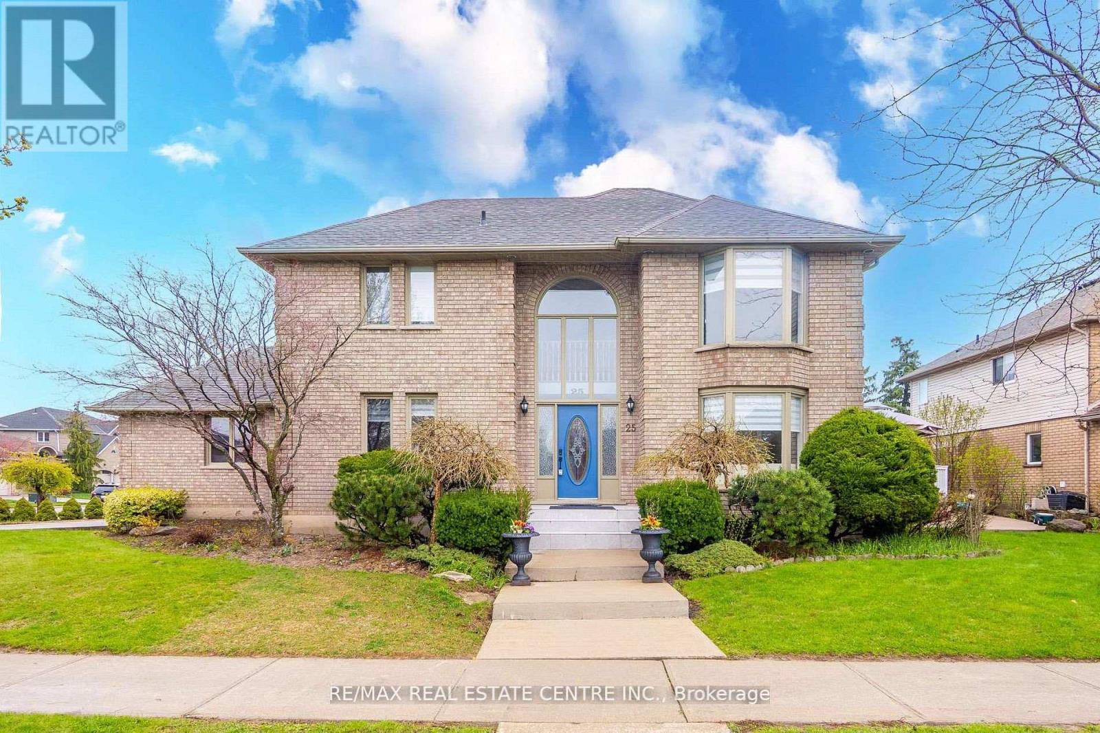 25 HIGHBURY DRIVE, Hamilton, Ontario