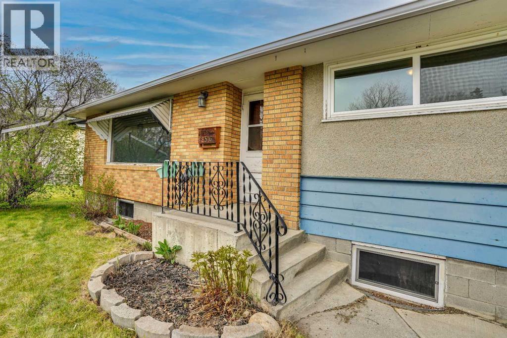 8316 43 Avenue Nw, Calgary, Alberta  T3B 1X9 - Photo 3 - A2308433