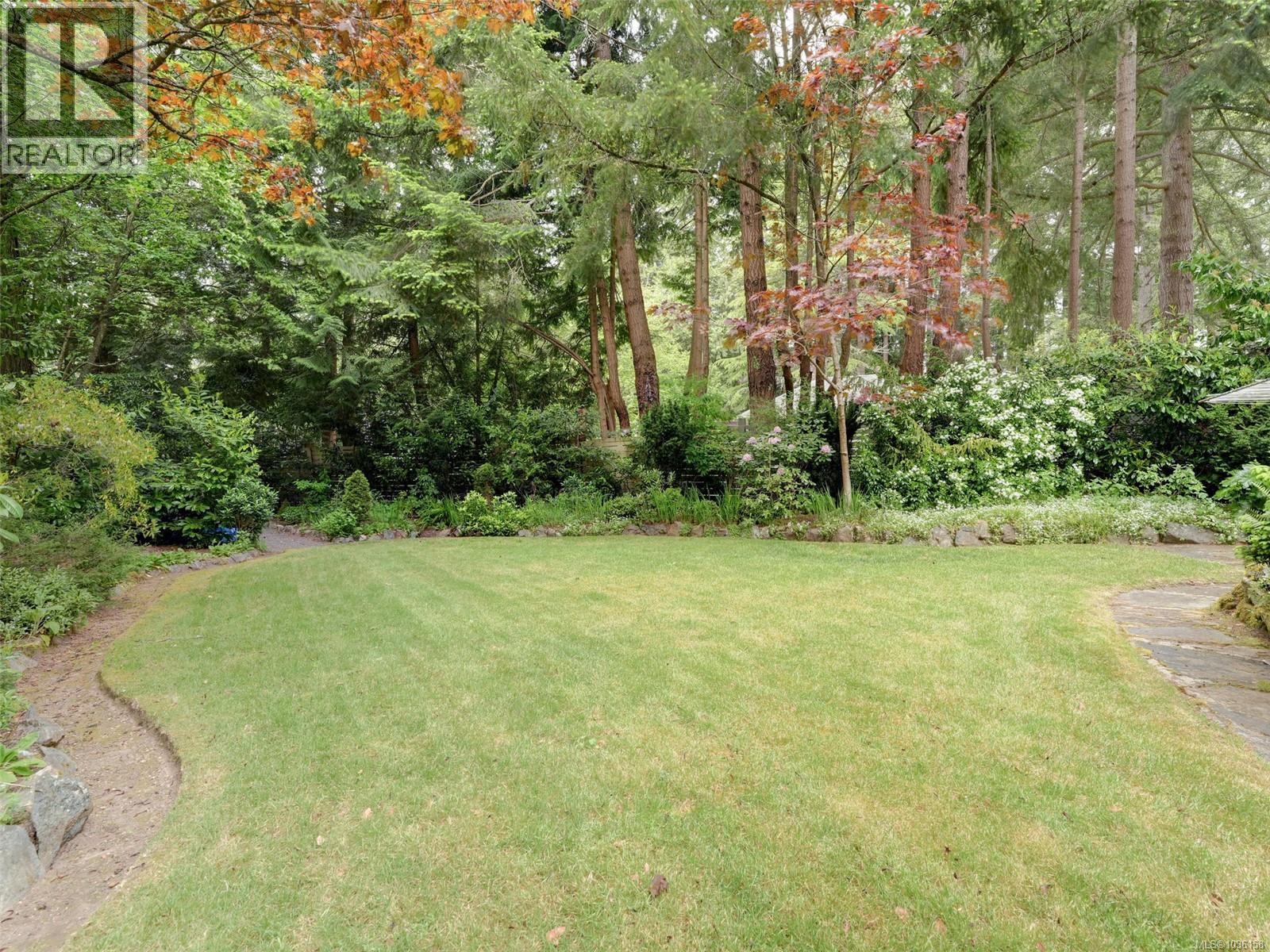 743 Helvetia Cres, Saanich, British Columbia  V8Y 1M1 - Photo 32 - 1036158