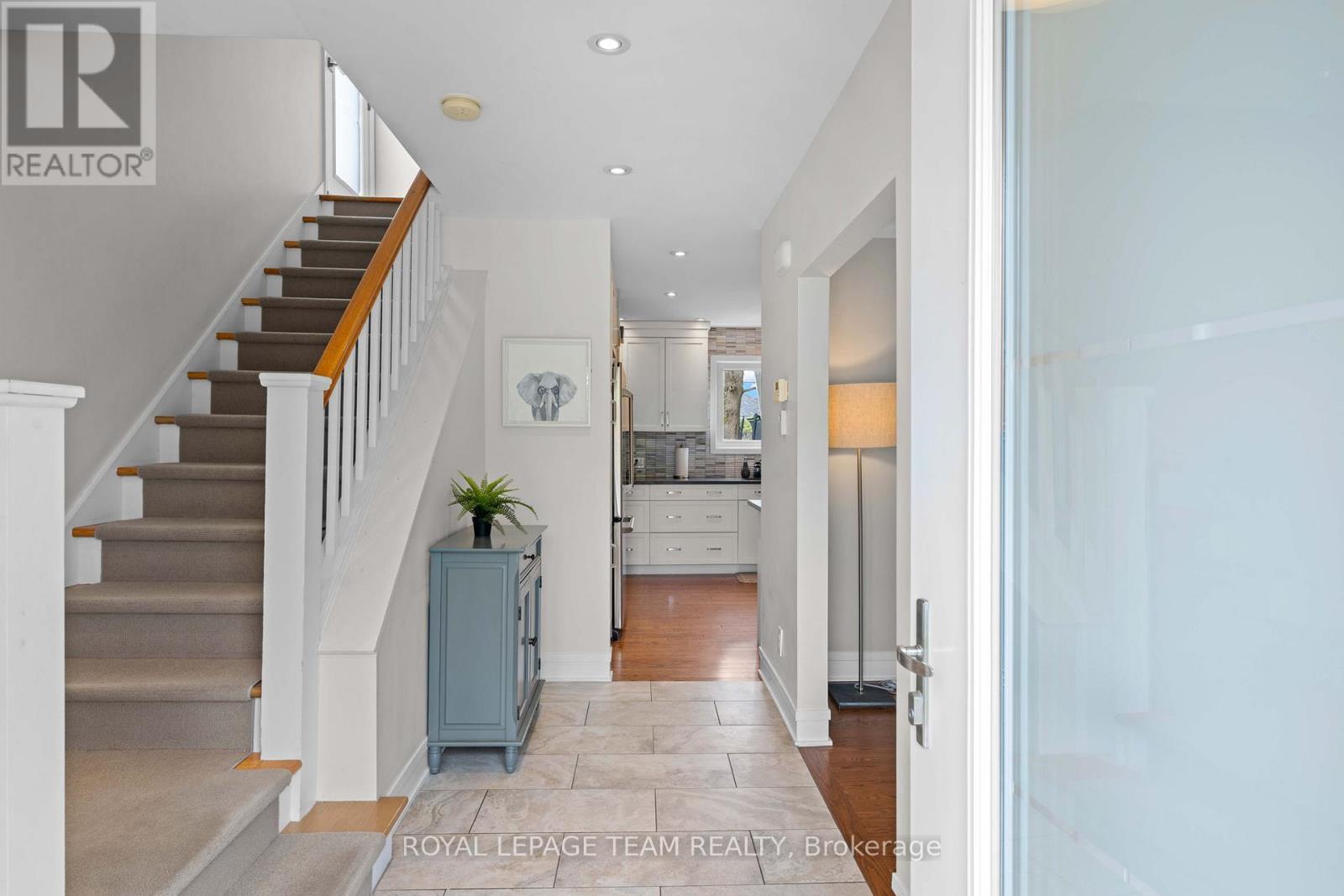 2064 Neepawa Avenue, Ottawa, Ontario K2A 3L6 - Photo 2 - X13116986