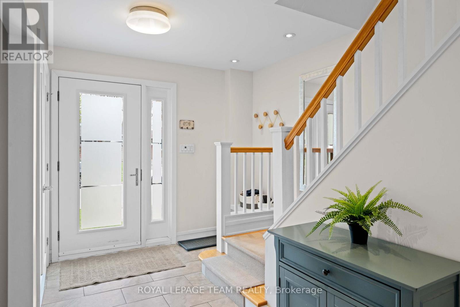 2064 Neepawa Avenue, Ottawa, Ontario K2A 3L6 - Photo 3 - X13116986