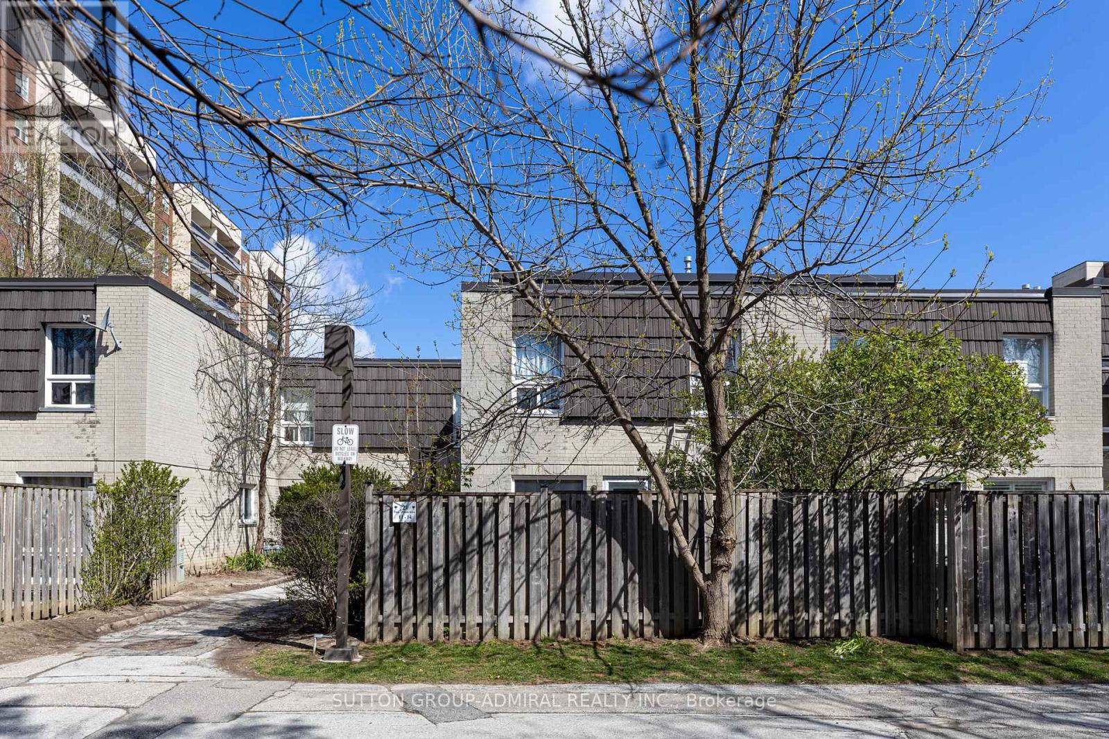 11 - 21 FOUR WINDS DRIVE, Toronto, Ontario