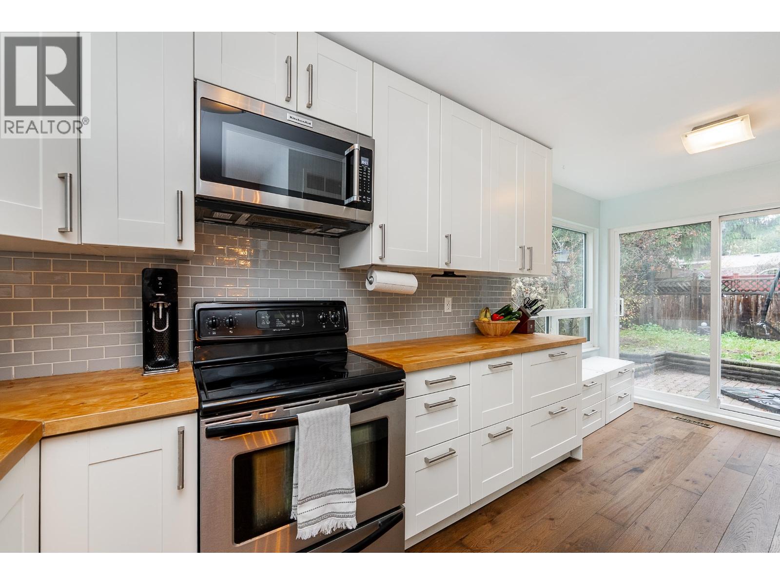 3005 Firbrook Place, Coquitlam, British Columbia  V3C 4B2 - Photo 3 - R3122513