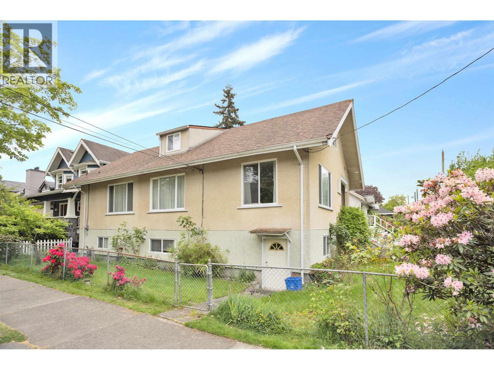 2206 Musqueamview Street, Vancouver, British Columbia  V6K 4G9 - Photo 2 - R3122522