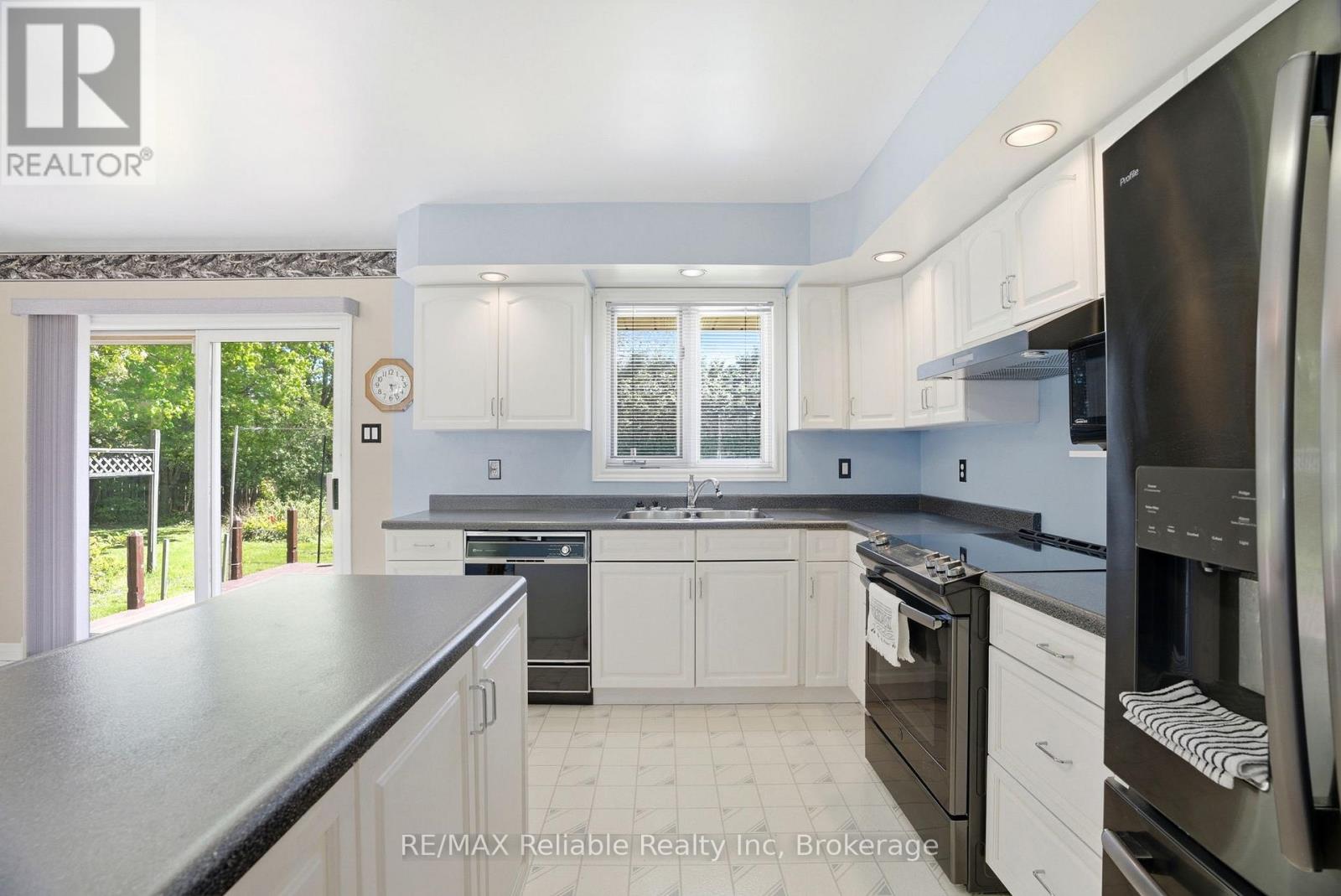 235 Willis Way, South Huron, Ontario  N0M 1S2 - Photo 13 - X13117062