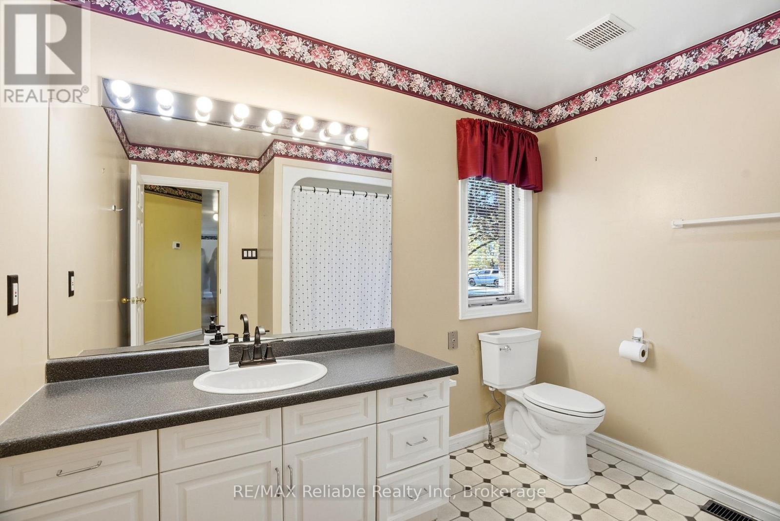 235 Willis Way, South Huron, Ontario  N0M 1S2 - Photo 18 - X13117062