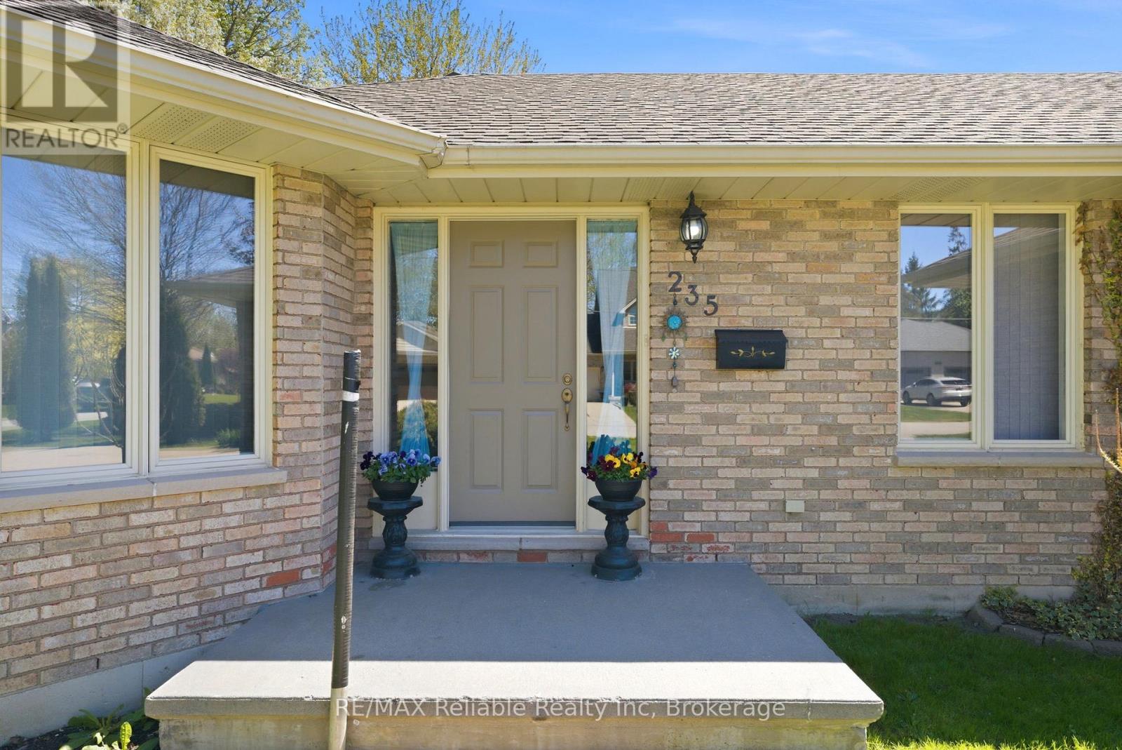 235 Willis Way, South Huron, Ontario  N0M 1S2 - Photo 3 - X13117062