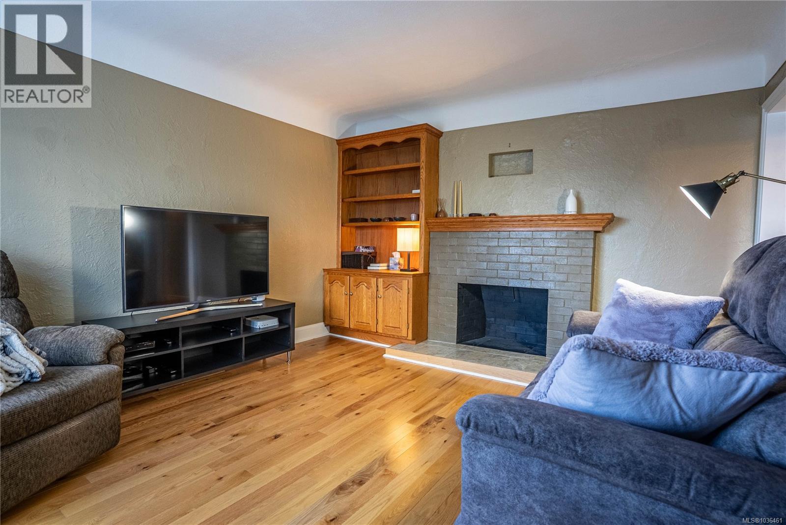3165 Wascana St, Saanich, British Columbia  V9A 1W4 - Photo 2 - 1036461