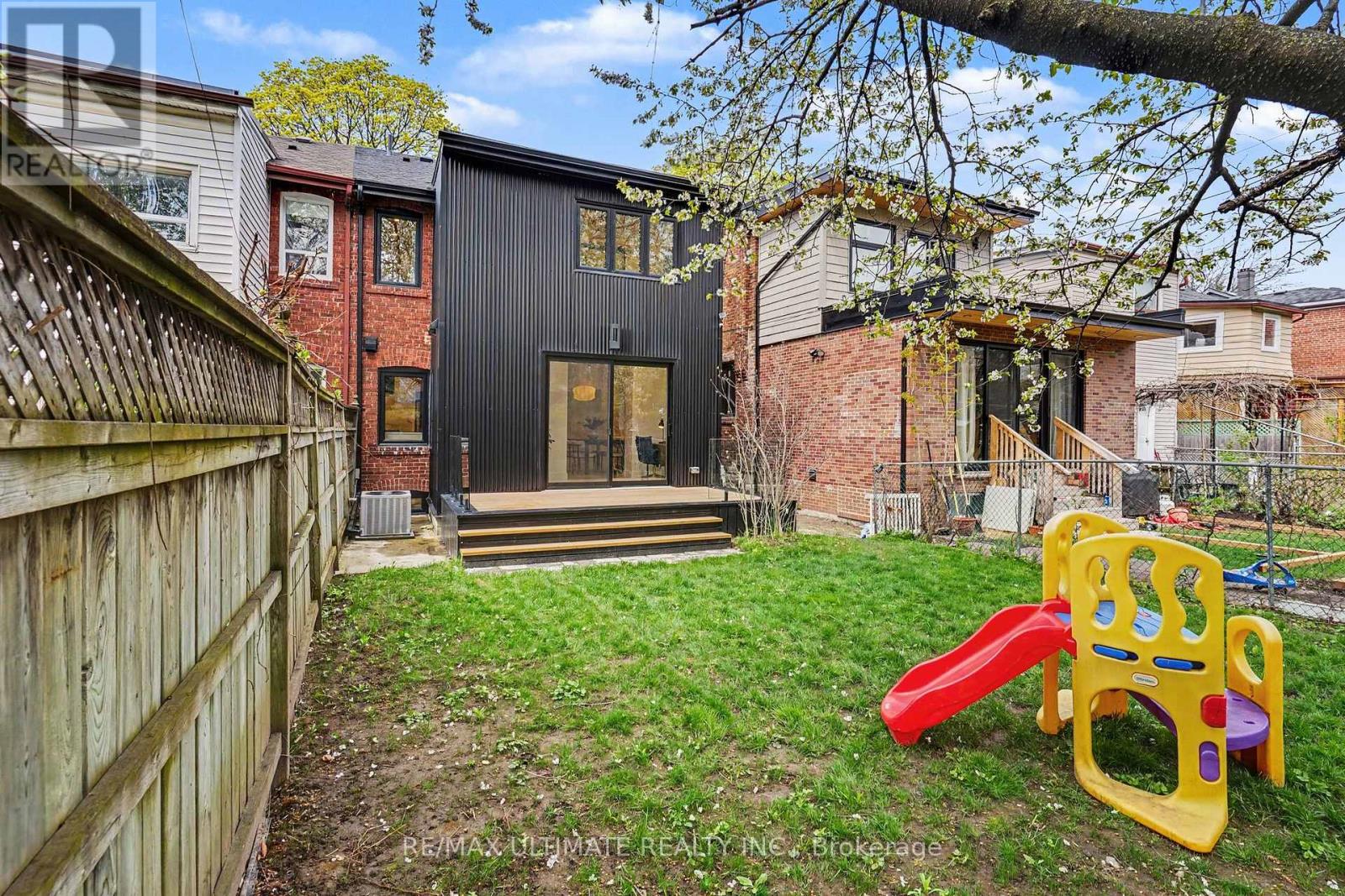 89 Alberta Avenue W, Toronto, Ontario  M6H 2R7 - Photo 23 - C13117082