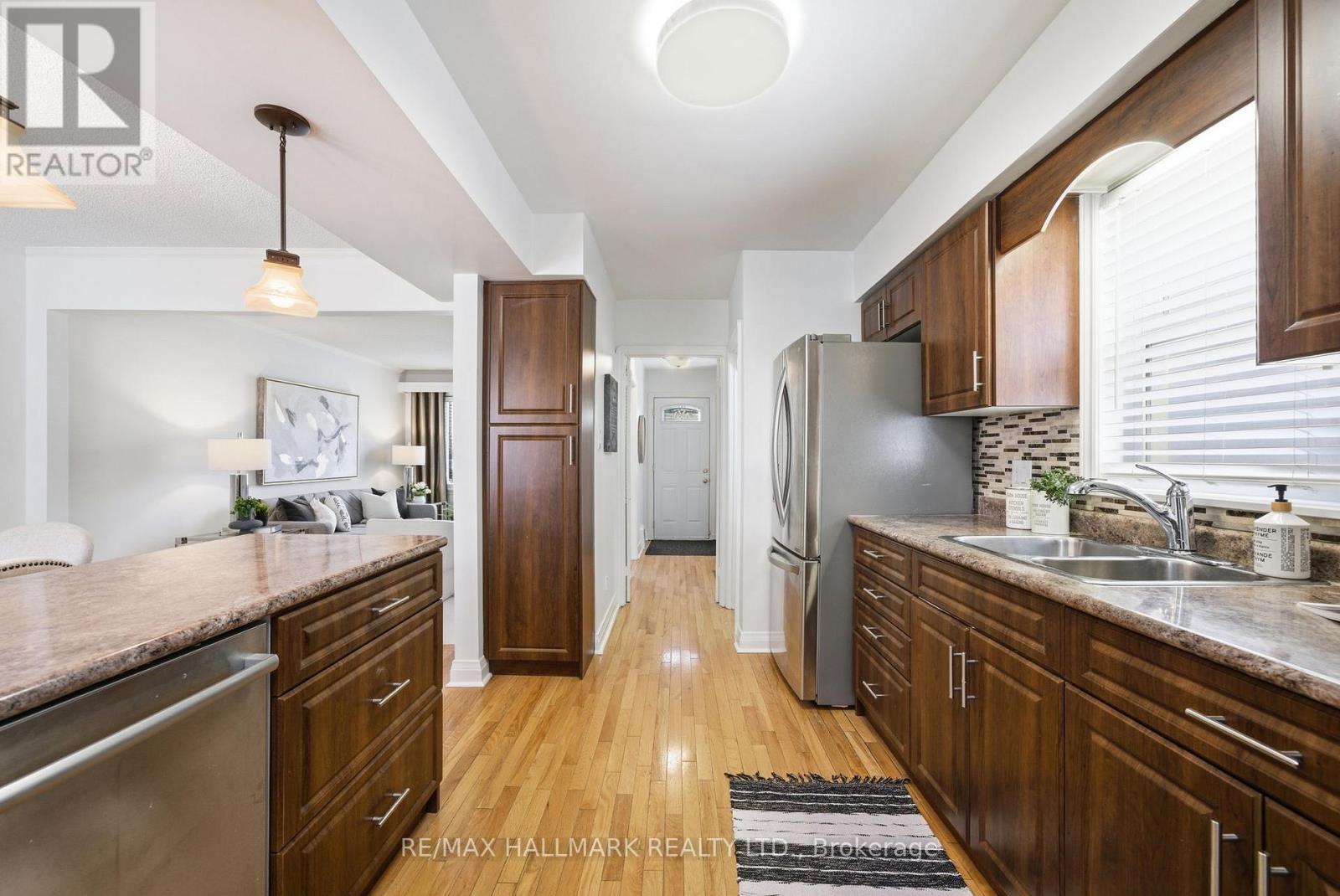 69 Thursfield Crescent, Toronto, Ontario  M4G 2N4 - Photo 13 - C13117140