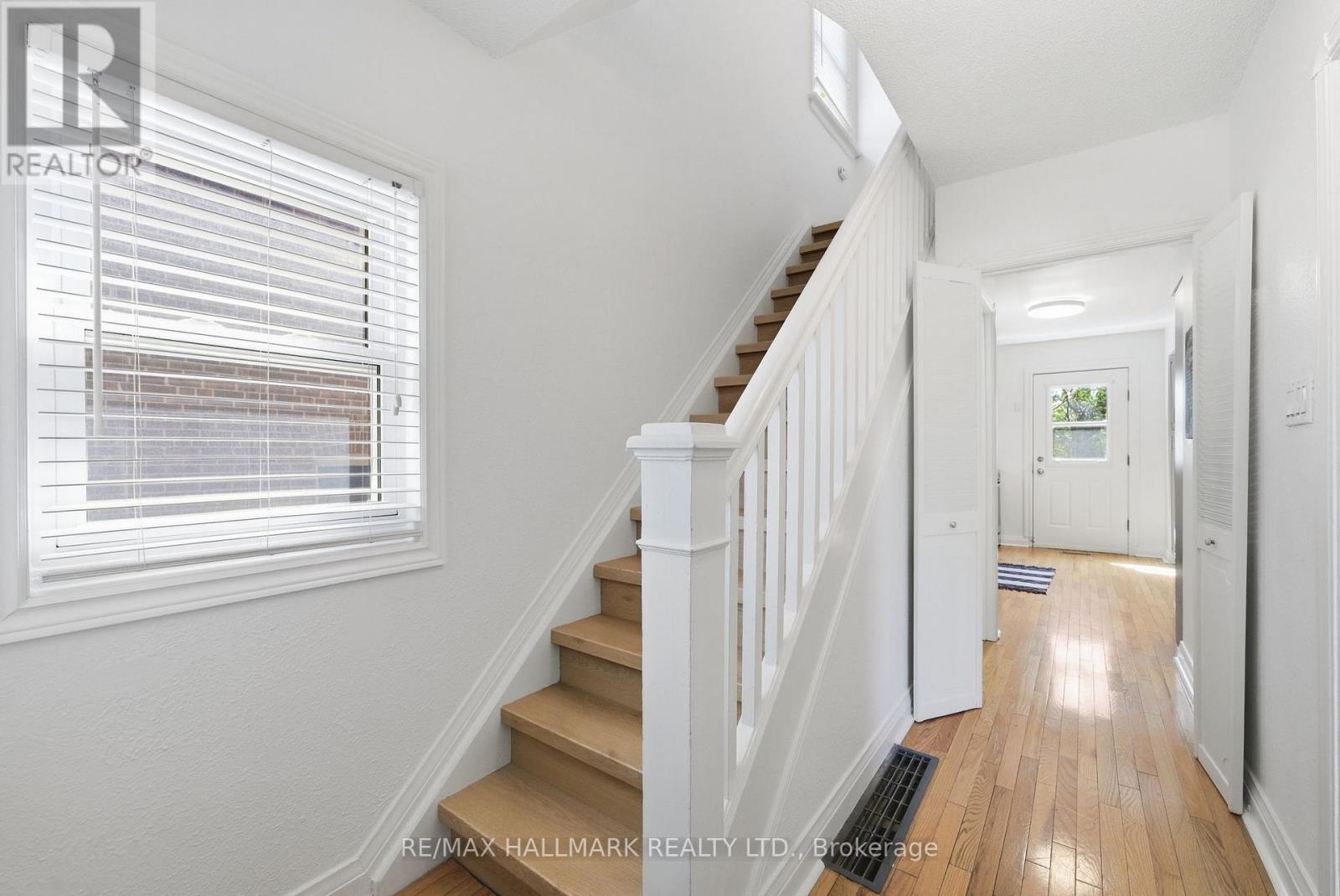 69 Thursfield Crescent, Toronto, Ontario  M4G 2N4 - Photo 17 - C13117140