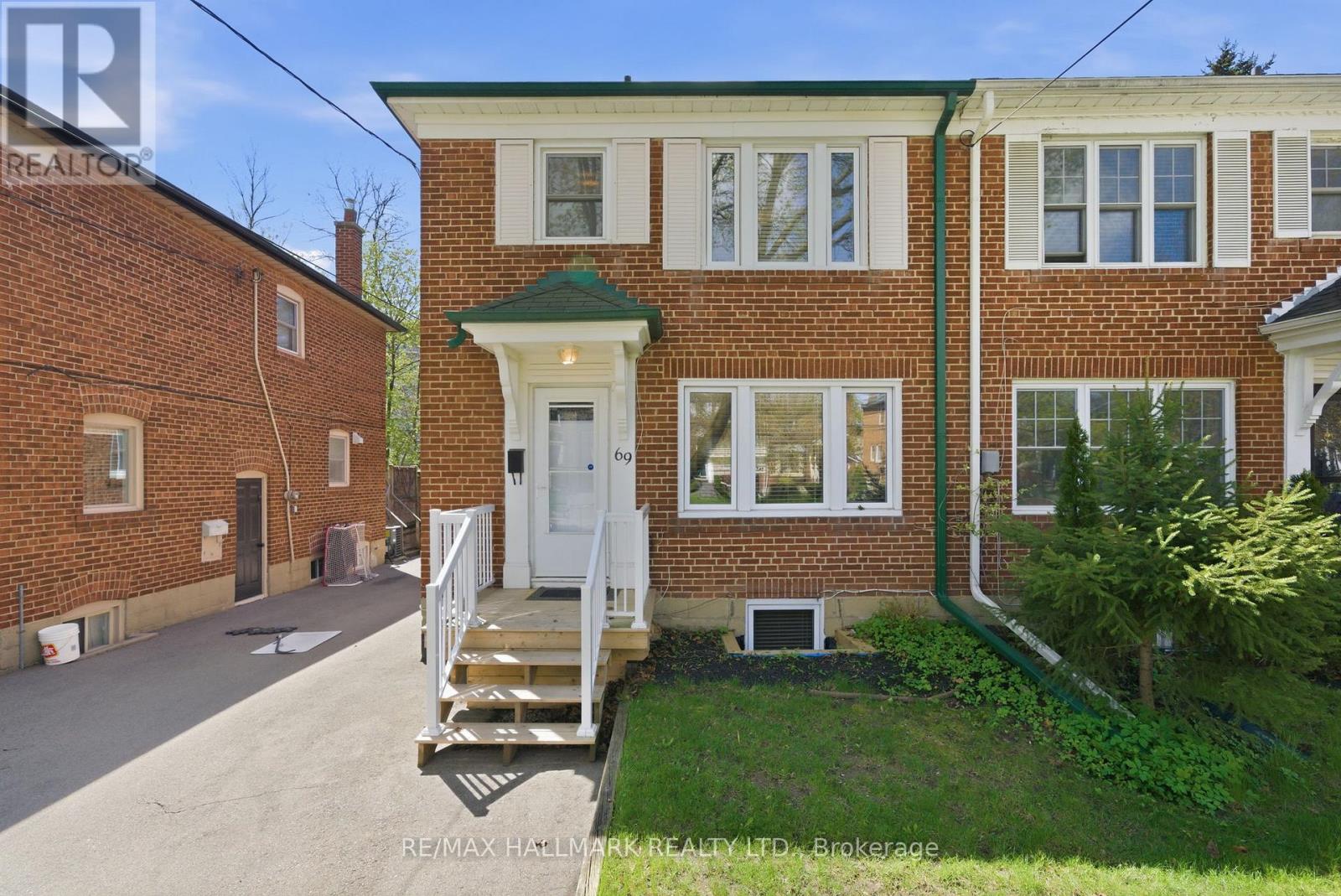 69 Thursfield Crescent, Toronto, Ontario  M4G 2N4 - Photo 2 - C13117140