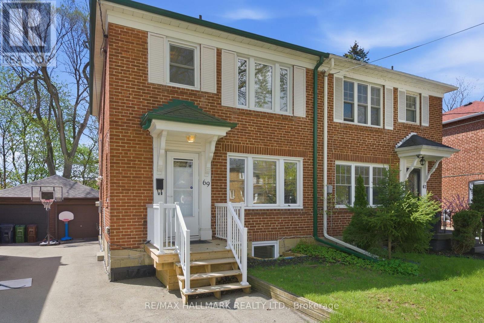 69 Thursfield Crescent, Toronto, Ontario  M4G 2N4 - Photo 3 - C13117140