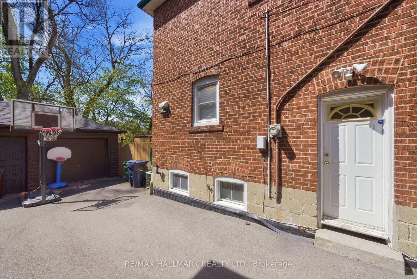 69 Thursfield Crescent, Toronto, Ontario  M4G 2N4 - Photo 31 - C13117140