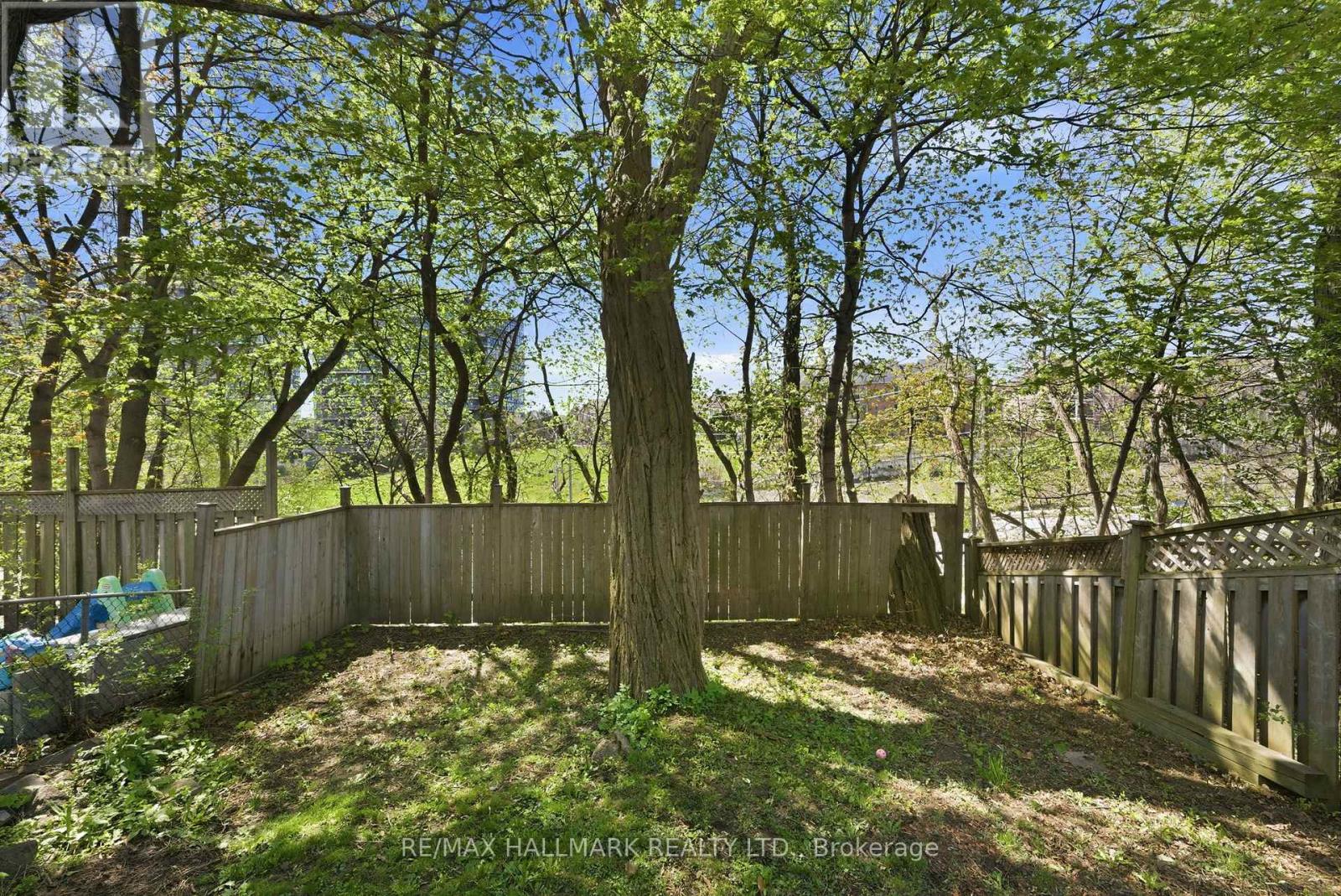 69 Thursfield Crescent, Toronto, Ontario  M4G 2N4 - Photo 33 - C13117140