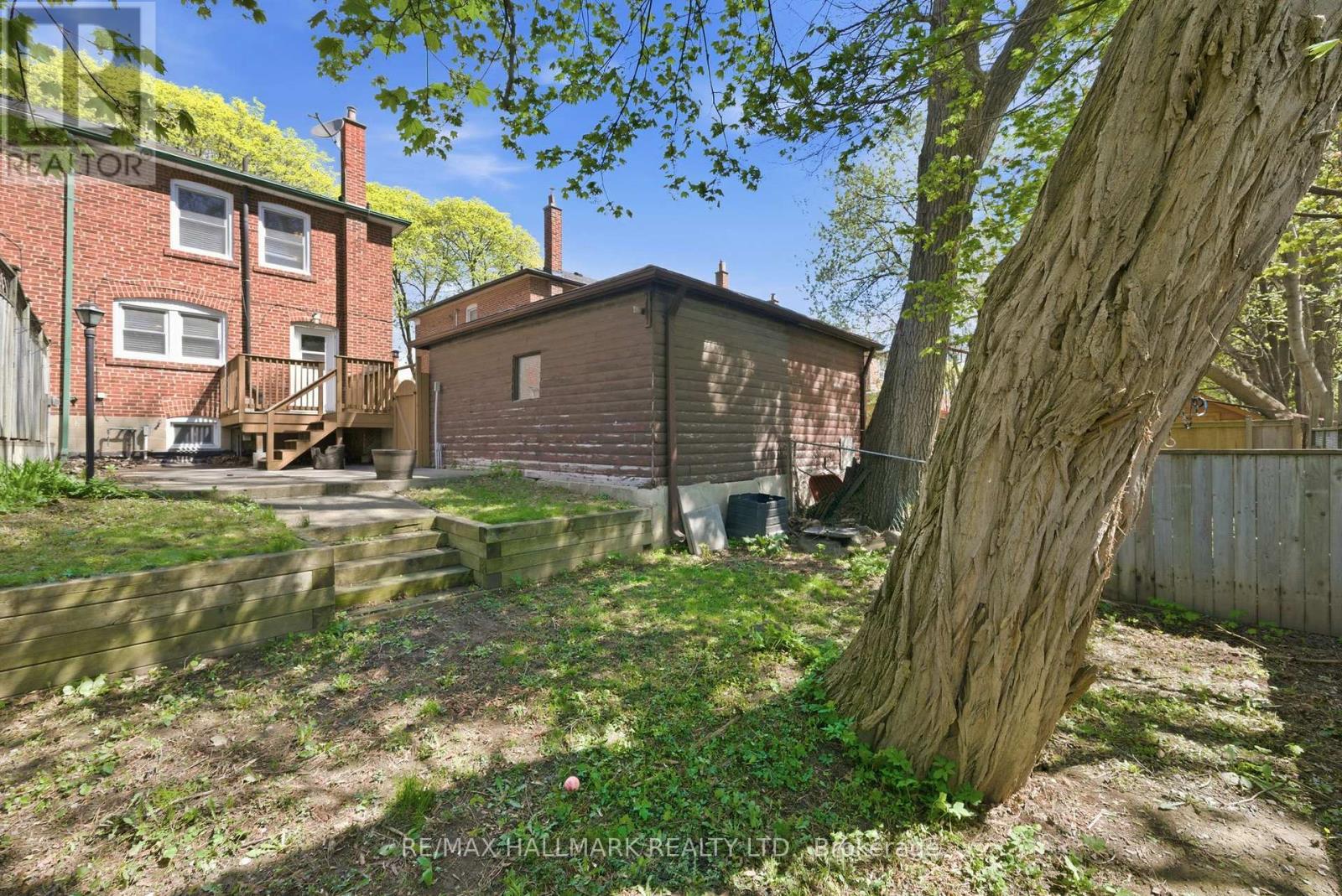 69 Thursfield Crescent, Toronto, Ontario  M4G 2N4 - Photo 34 - C13117140