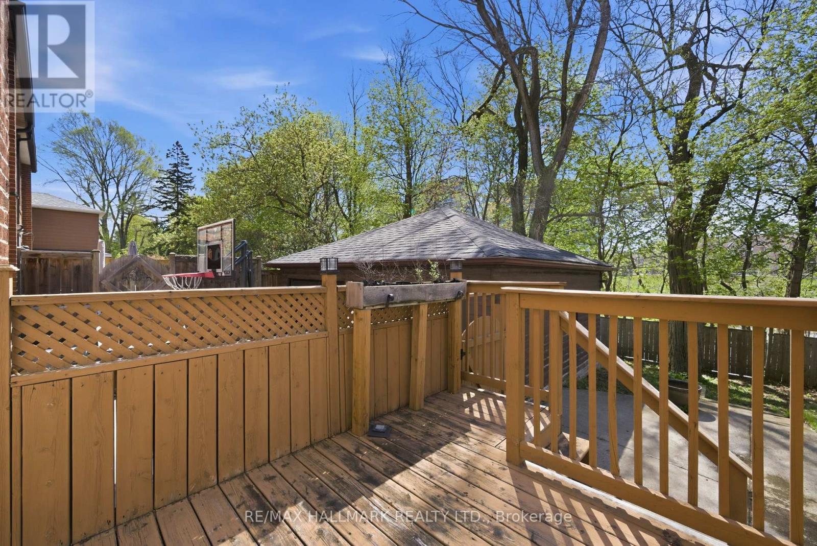 69 Thursfield Crescent, Toronto, Ontario  M4G 2N4 - Photo 38 - C13117140